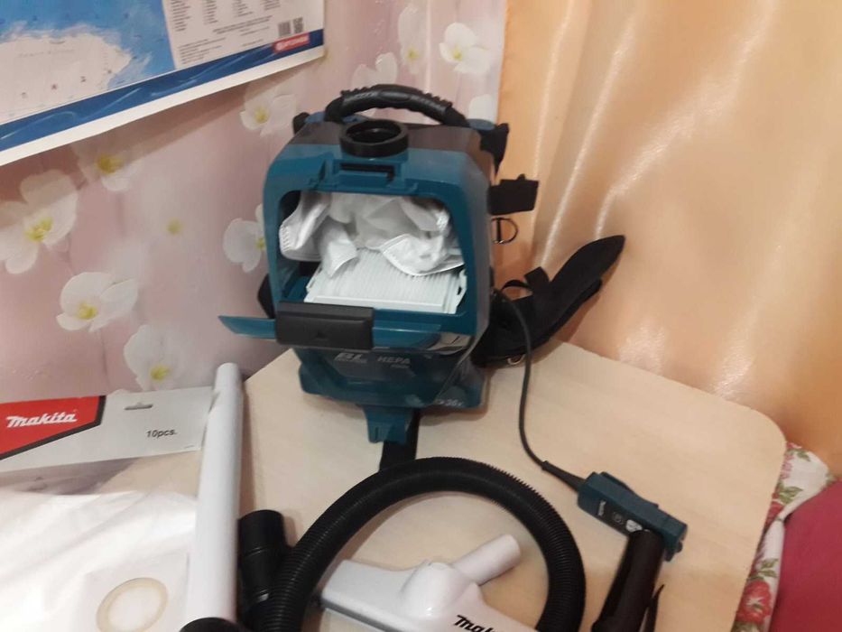 Ранцевый аккумуляторный пылесос Makita DVC260Z