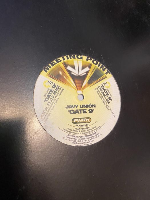 Вінілові платівки / вінілові пластінки.