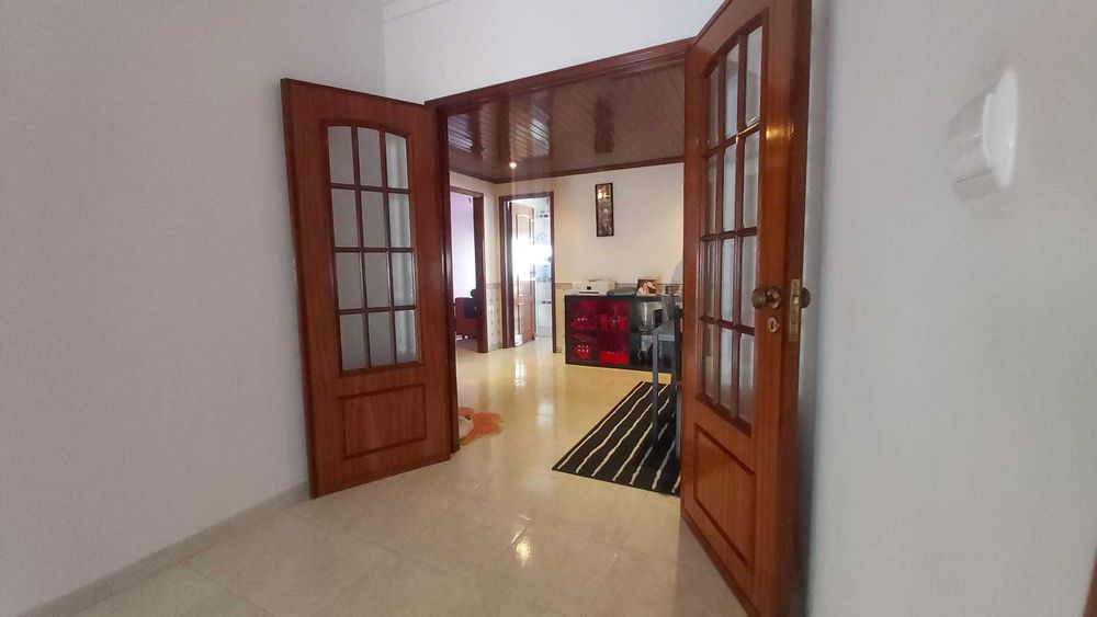 Excelente T3 em 2 piso com arrecadaçao em predio com elevador