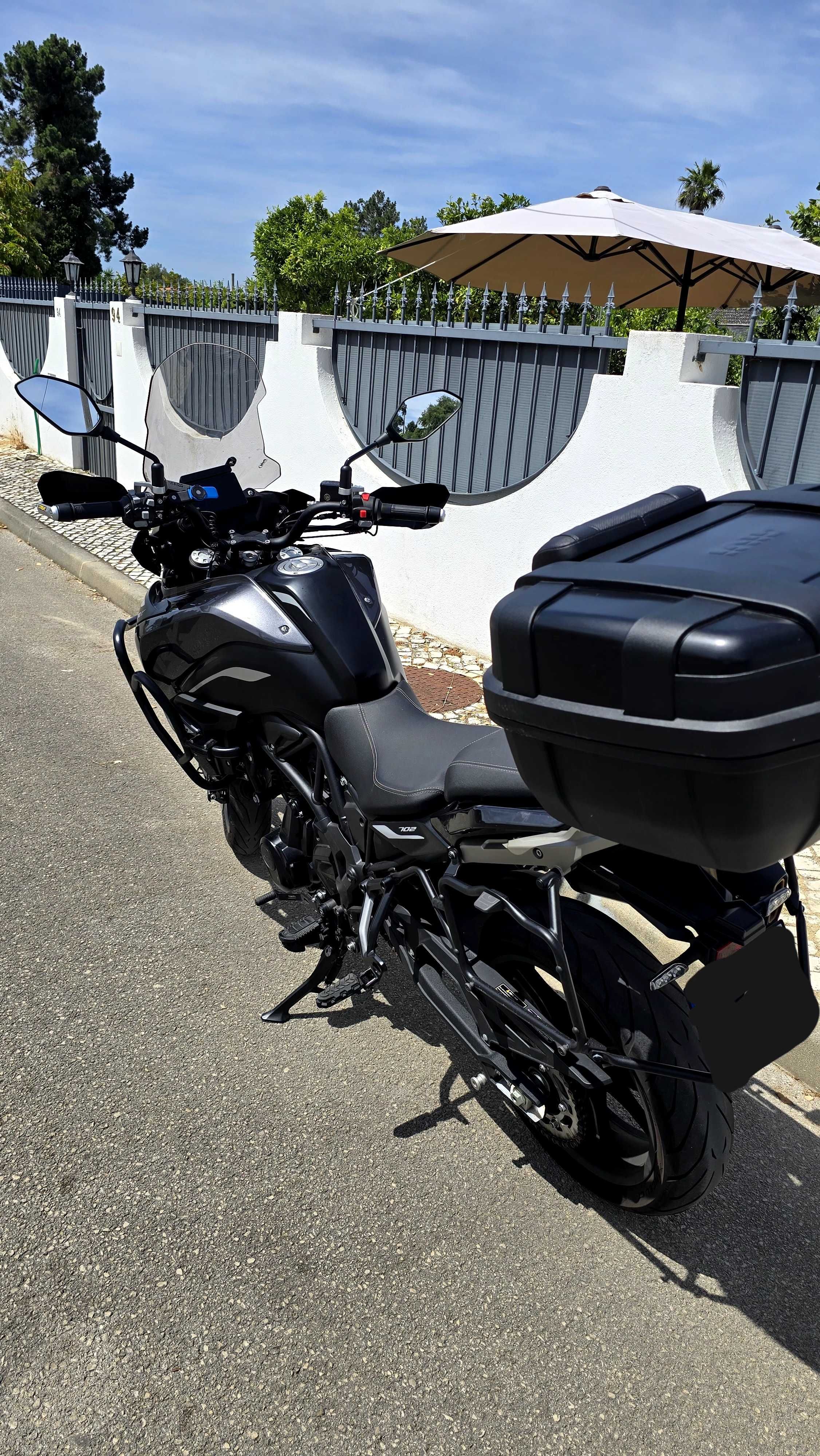 Benelli TRK 702 como nova