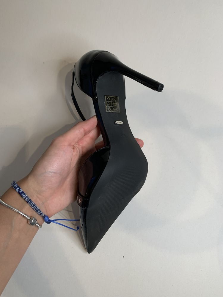 Szpilki nowe, czarne, rozmiar 39/25,5cm, zapiane na kostce, Deezee