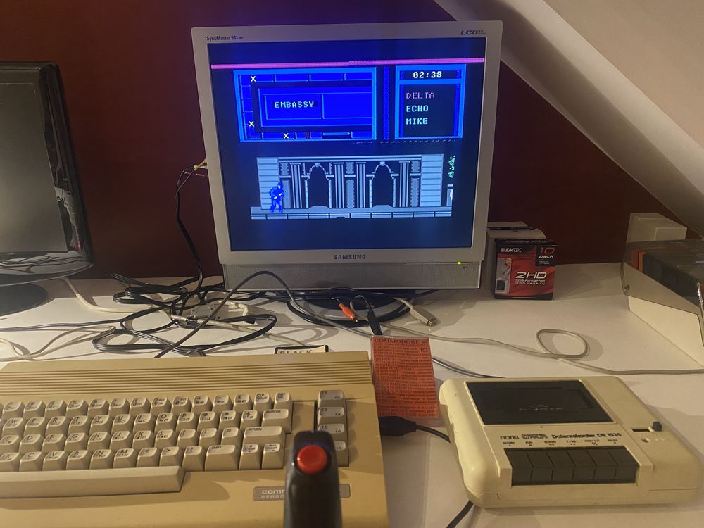 Sprawny zestaw Commodore c64c