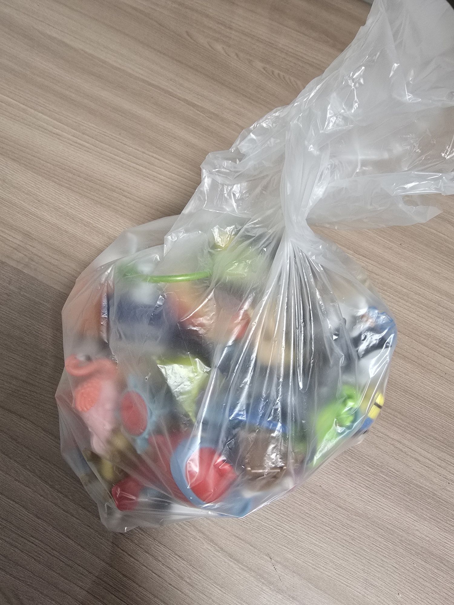 Продам фигурки киндера, фигурки животных, миньонов и другие
