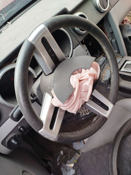 Mustang V 05-09r - kierownica kpl z guzikami