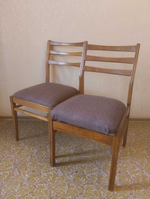 Стільці із масиву дерева. Стул. Стулья.