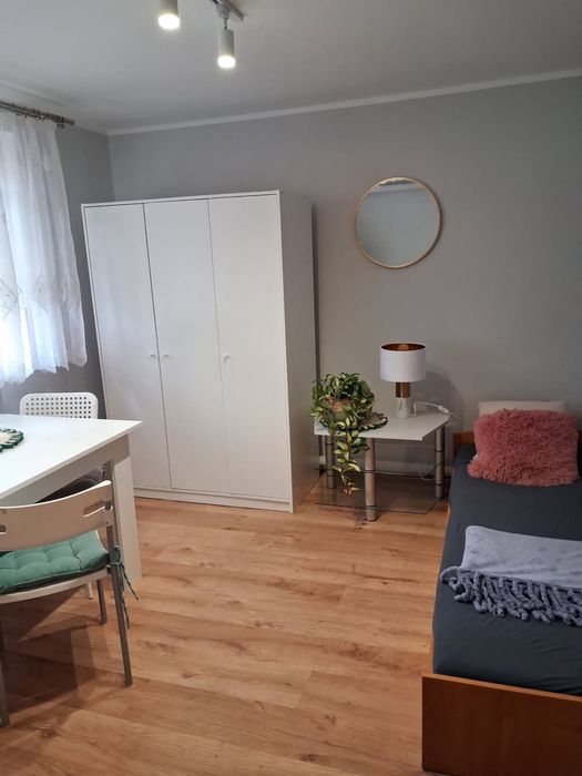 Przytulny pokój na Karłowicach – z osobnym wejściem!