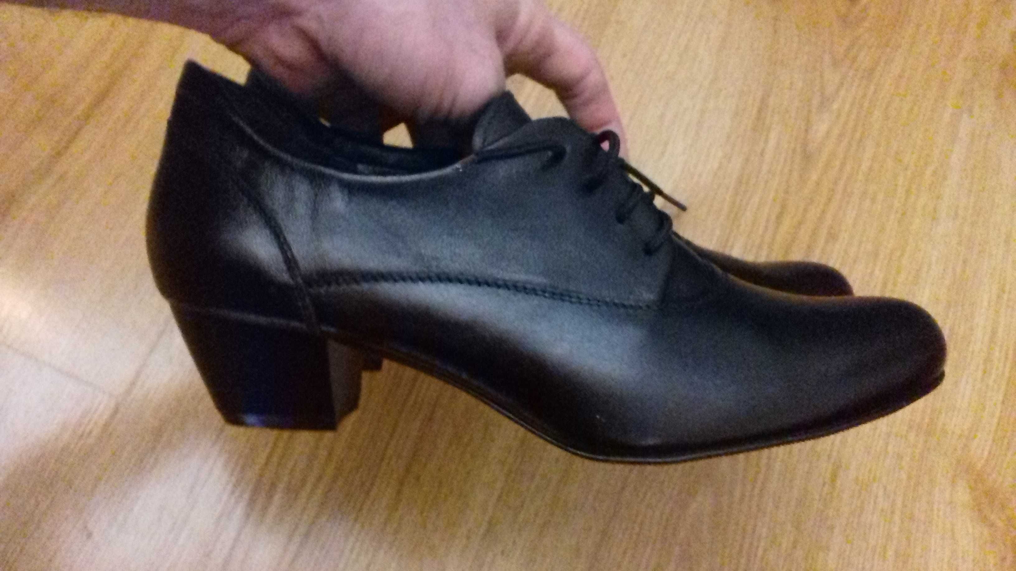 Модельные туфли с каблуком BACIYE 39 размер