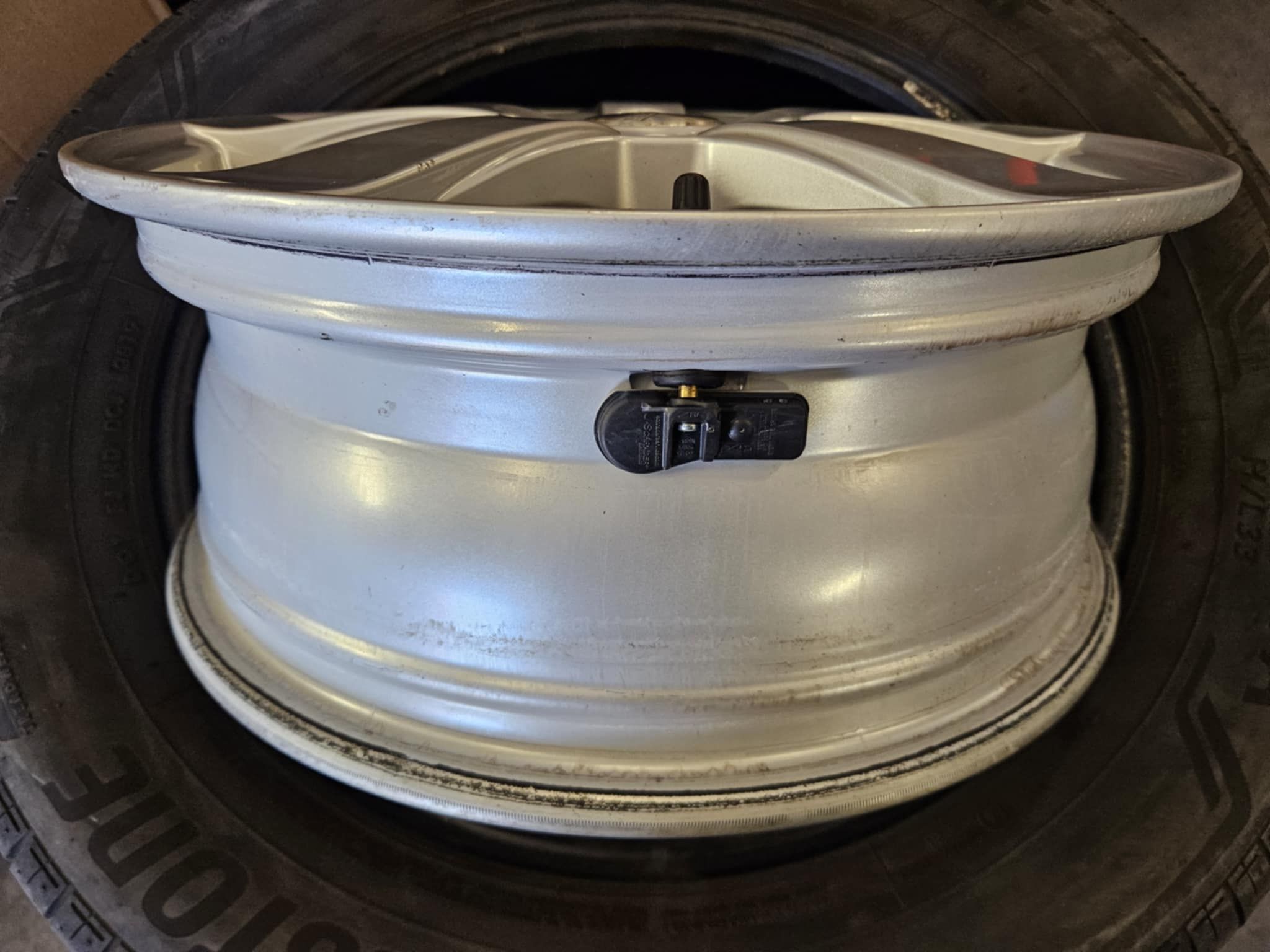 4x Felgi używane DEZENT RE 6.0 x 16 4x100 ET38 60,1 + czujniki TPMS
