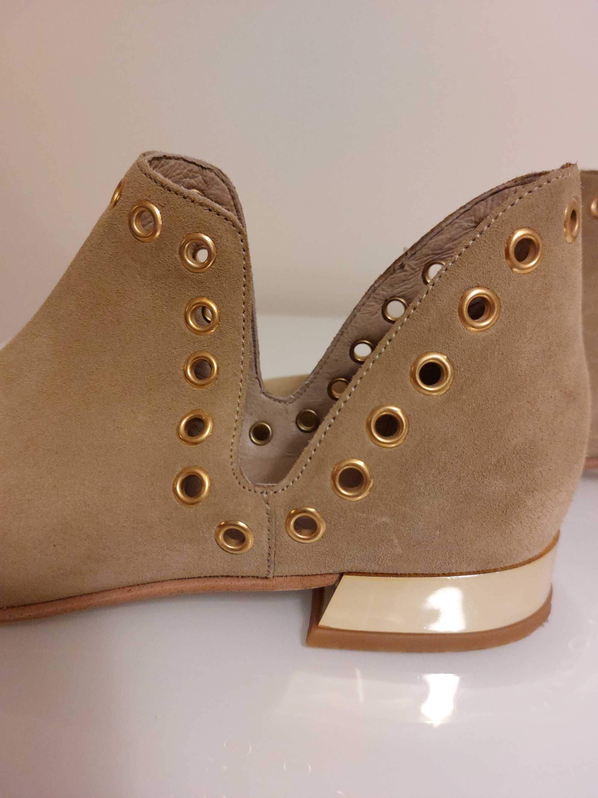 Botins Inove com tachas camel 37