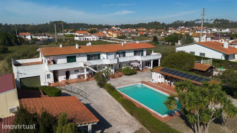 Oportunidade de investimento: edifício habitacional + piscina + terren