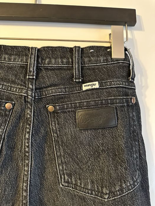 czarne jeansy Wrangler