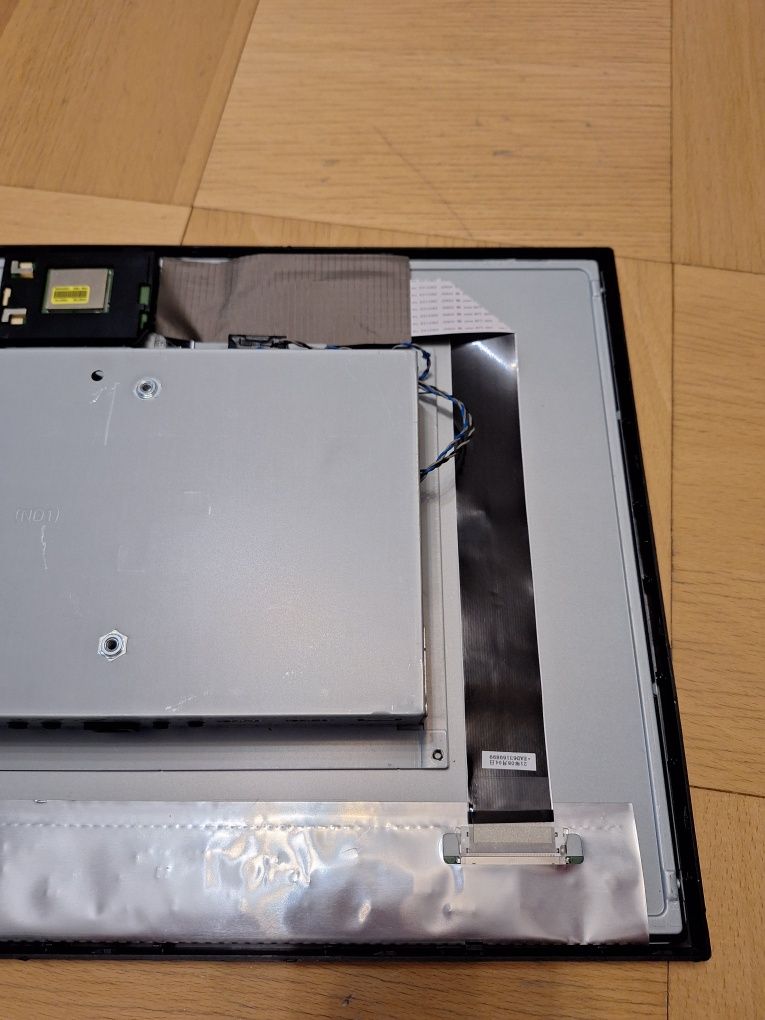 Monitor LG 22S M3G uszkodzony