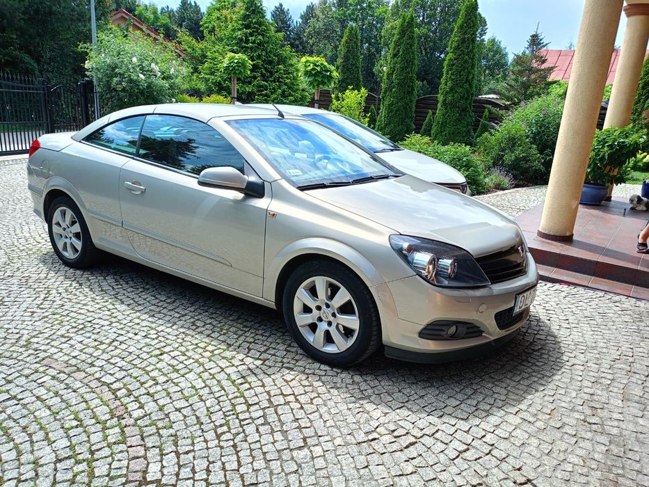 Wyjątkowy Opel Astra Twin Top Cosmo (2007) - Złoty Kabriolet z Gazem!