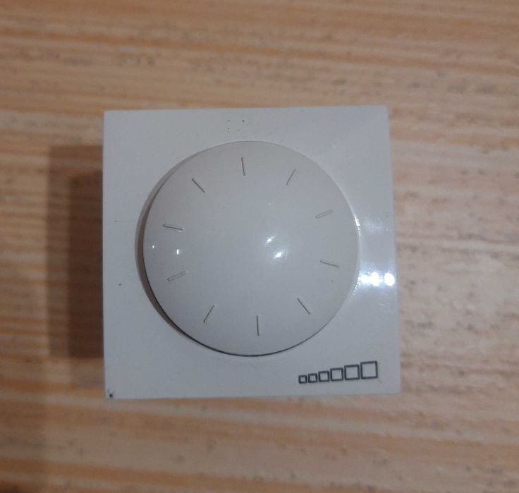 Світорегулятор поворотно-нажимний Schneider Electric Unica MGU3.511.25