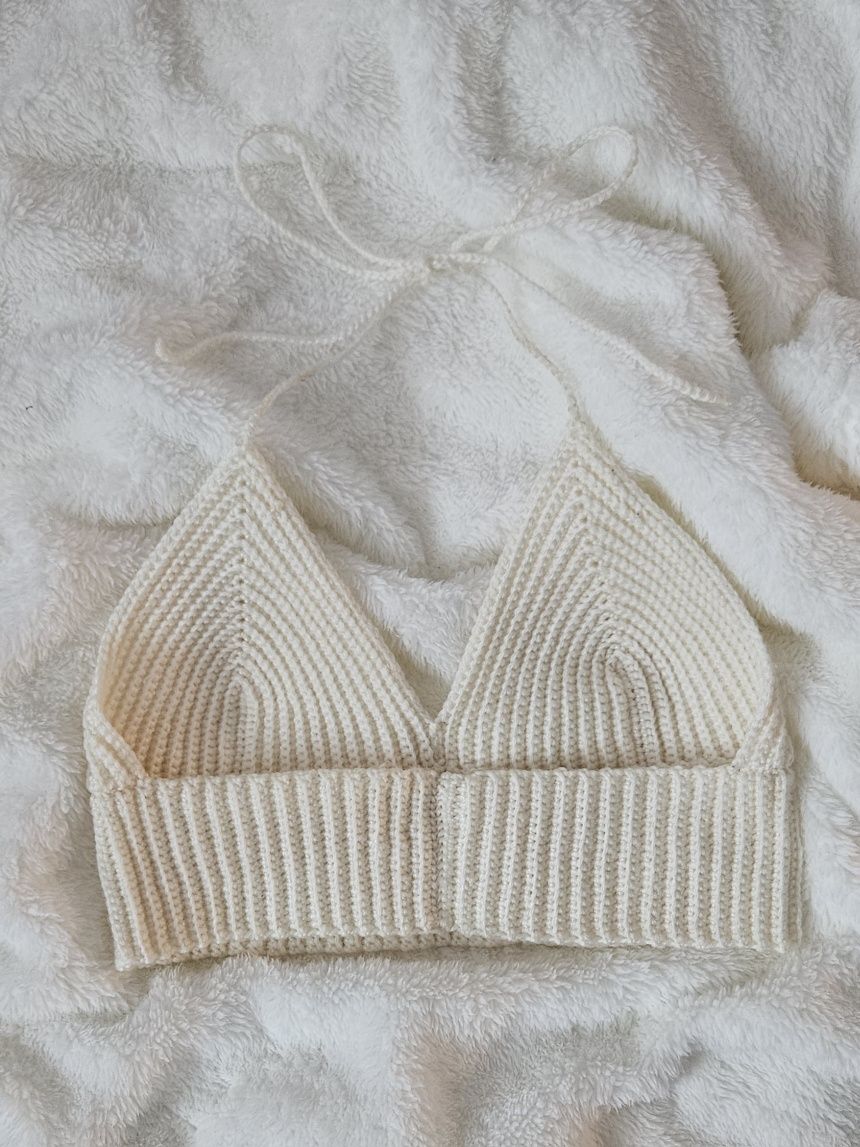 Top bralette szydełkowany