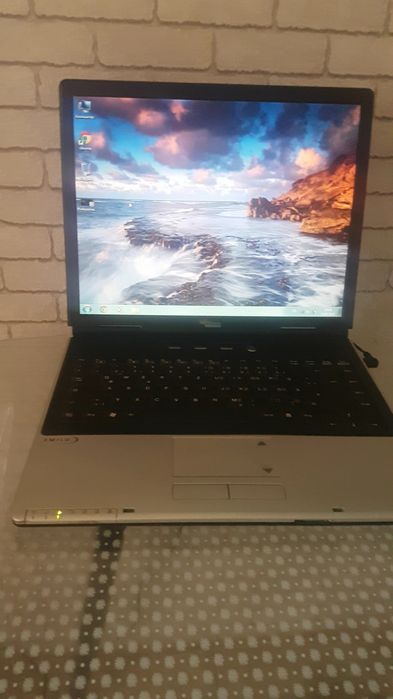 Ноутбук Fujitsu Siemens (Intel core 2 Duo 2.1гц) Винчест 320гб. Опер 3