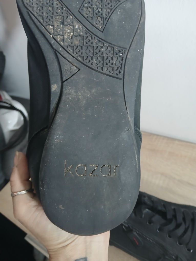 Eleganckie półbuty że skóry firmy Kazar r42