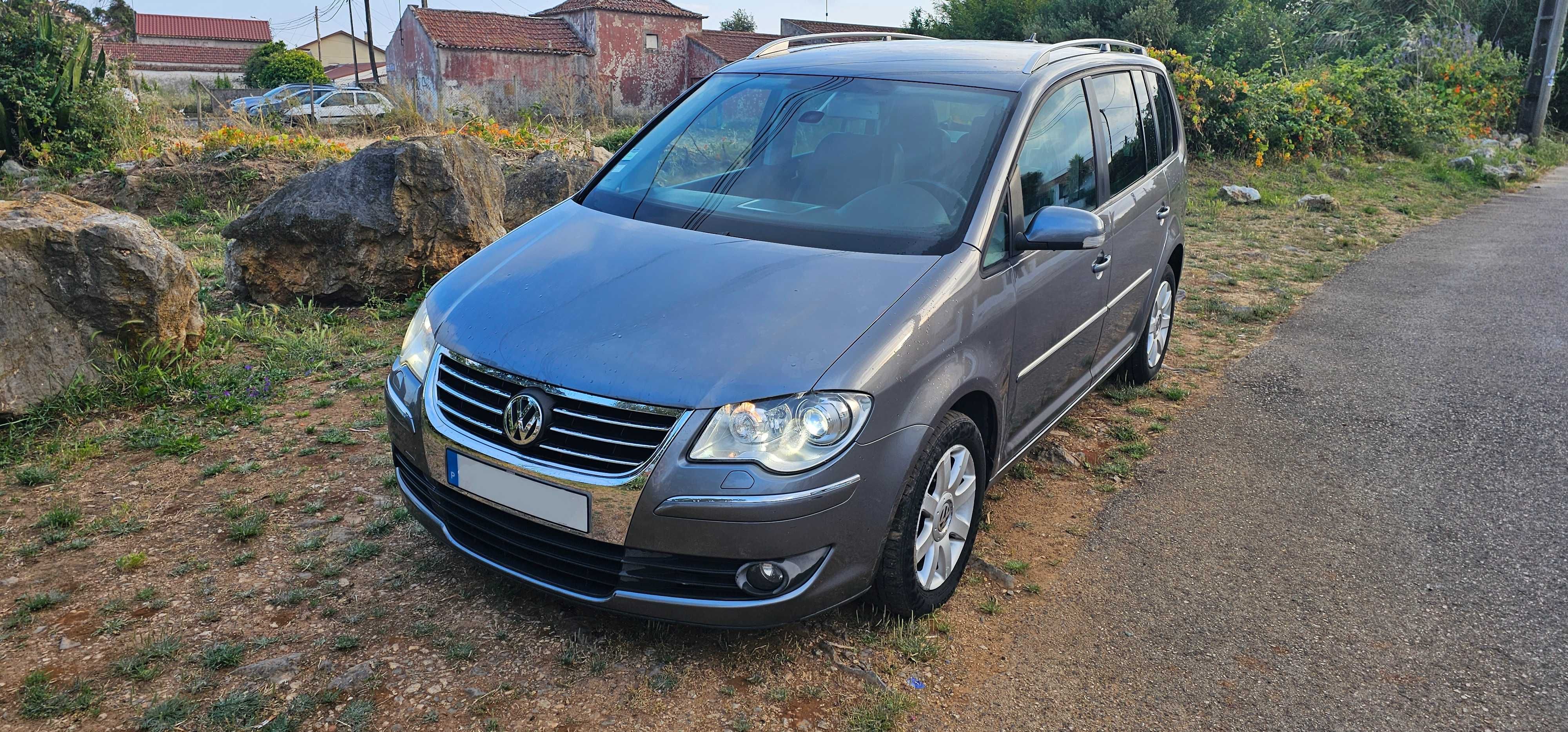 Volkswagen Touran 2.0 TDI Highline, 7 lugares, IUC antigo, Pele, Bixen