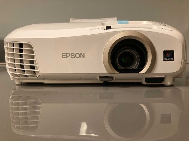 Projektor EPSON EH-TW5300 o rozdzielczości 1920x1080