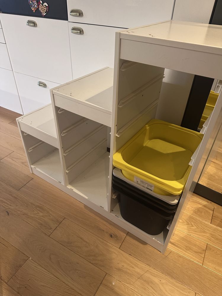 Regal z pojemnikami ikea