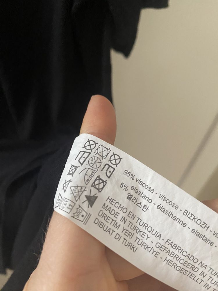 Czarna koszulka z krótkim rękawem choker pull & bear