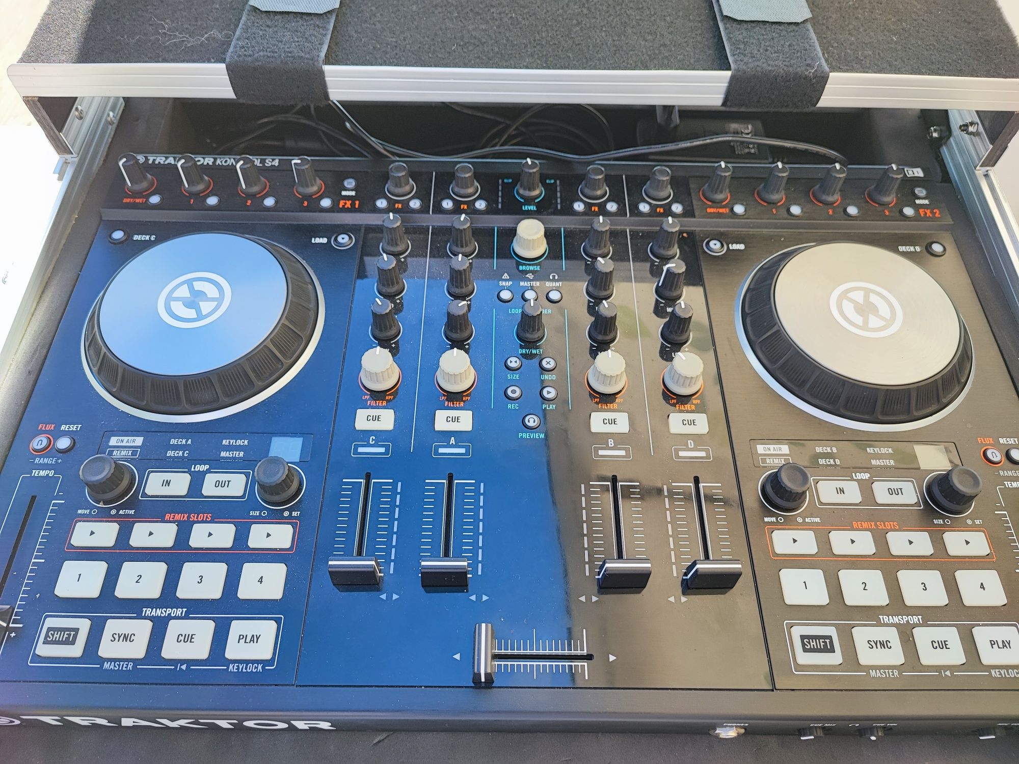 Traktor S4 MK2 + Flight case + Mala de transporte