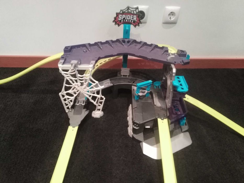 Pista de carros Metal Machines Spider Strike.