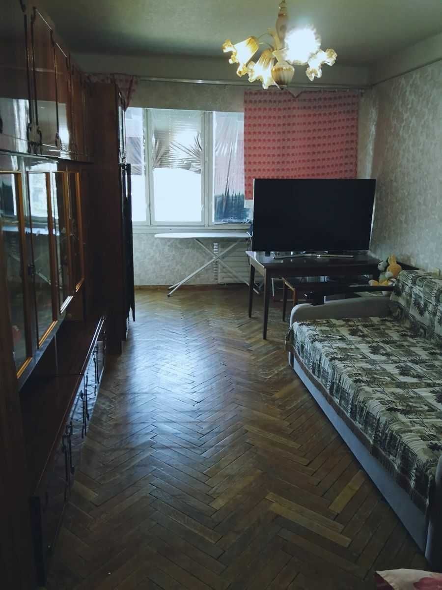 Продам 2к квартиру возле м Лівобережна під ремонт, ул. П. Куліша, 9