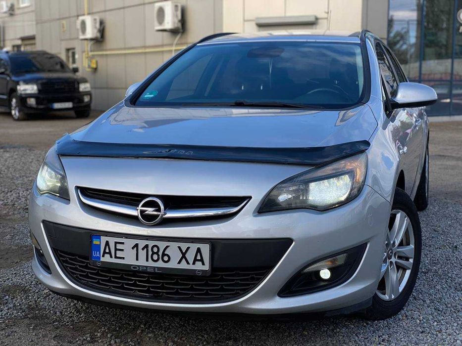 Продам Opel Astra 2015 1.6 Дизель , обслужена.