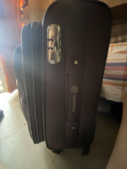 Продам чемодан недорого