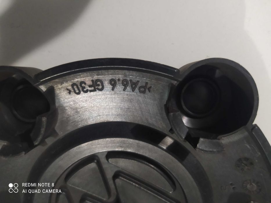 Колпаки на дисках гольф оригинал все 4 штук!!!