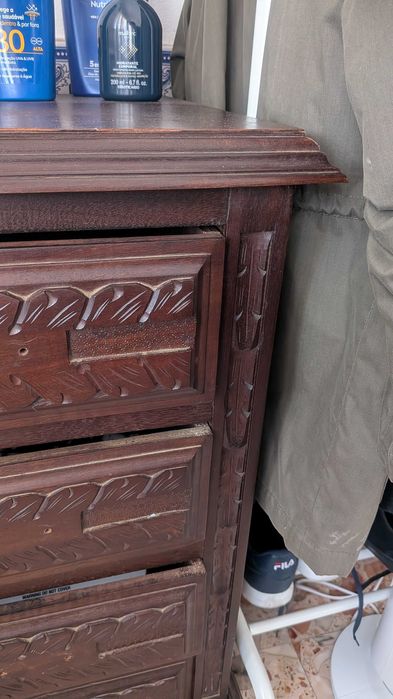 Móvel de madeira c/ 4 gavetas