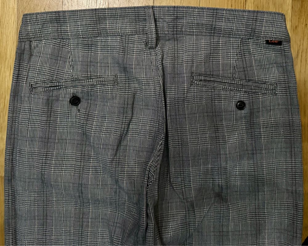 Spodnie Lee Chino 30x32 - Klasyczny Styl i Komfort
