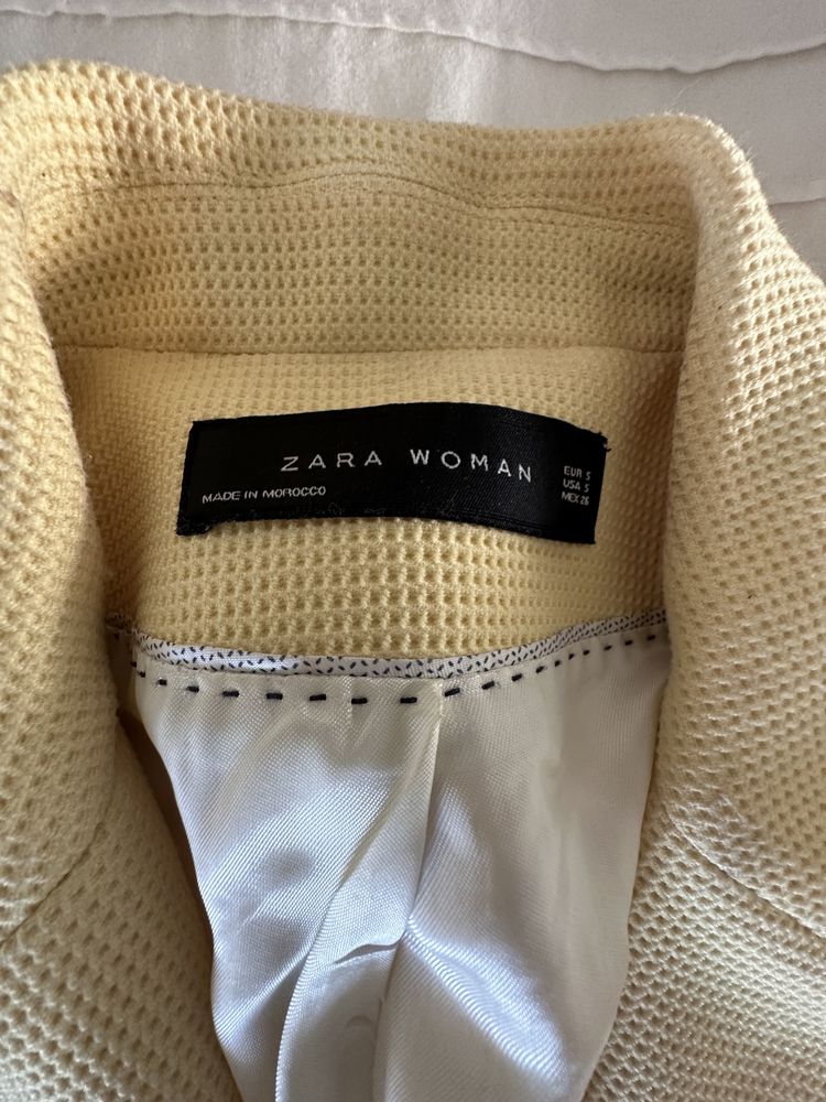 Blazer clássico em amarelo Zara tamanho S