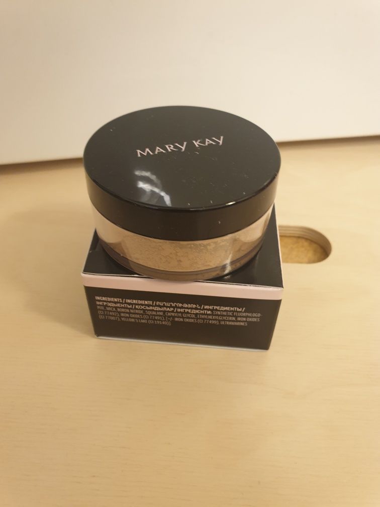 Jedwabisty puder mary kay light beige