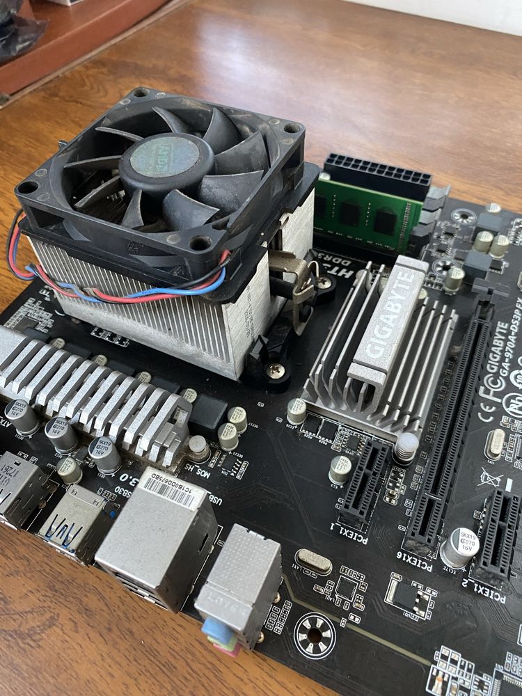 Материнская плата Gigabyte GA-970A-DS3P FX +проц+ оперативка