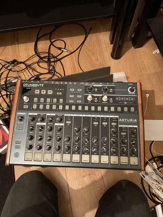 arturia drumbrute automat perkusyjny