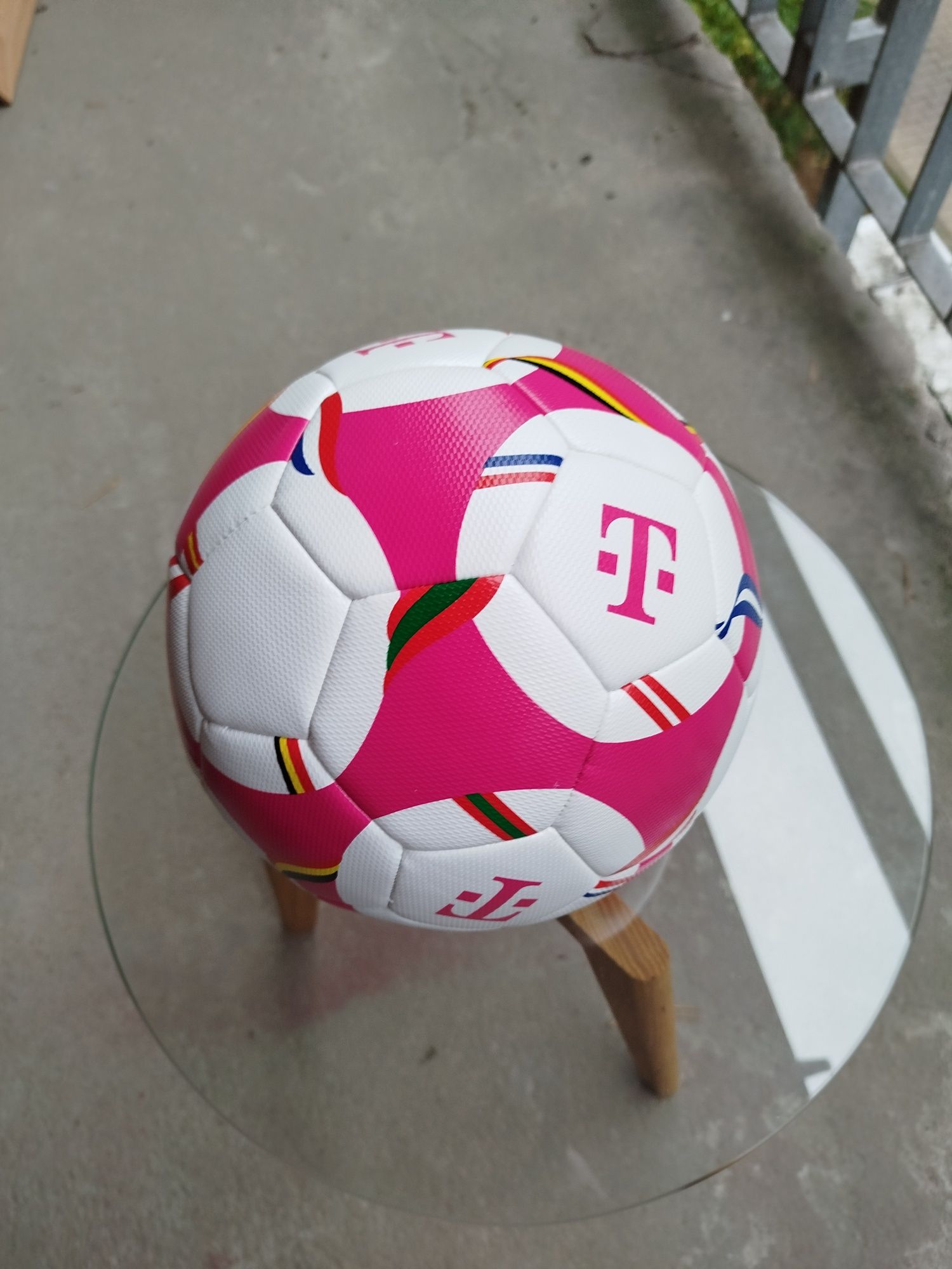Sprzedam piłka nożna T-Mobile.Limitowana edycja.