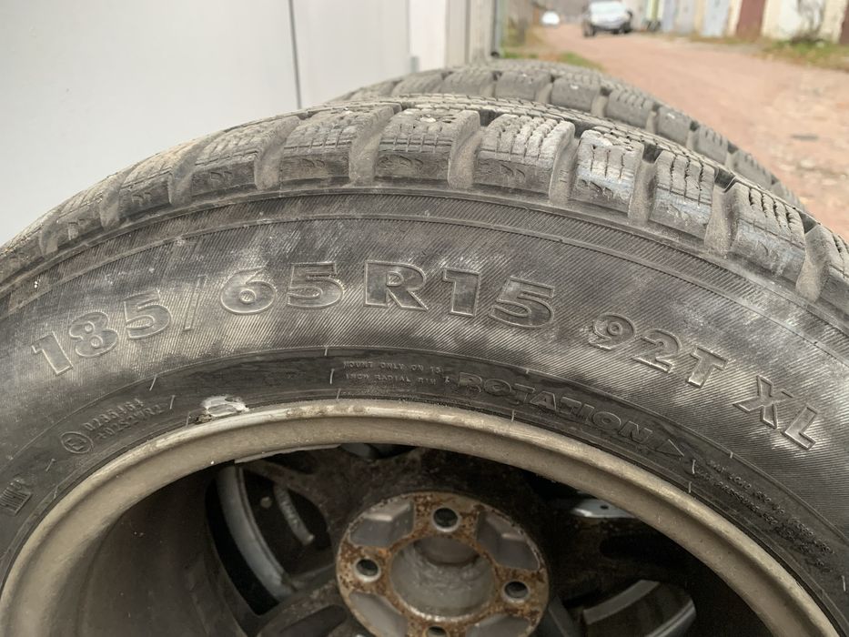 Зимові шини Nokian nordman 7 185/65 R15 шиповані комплект