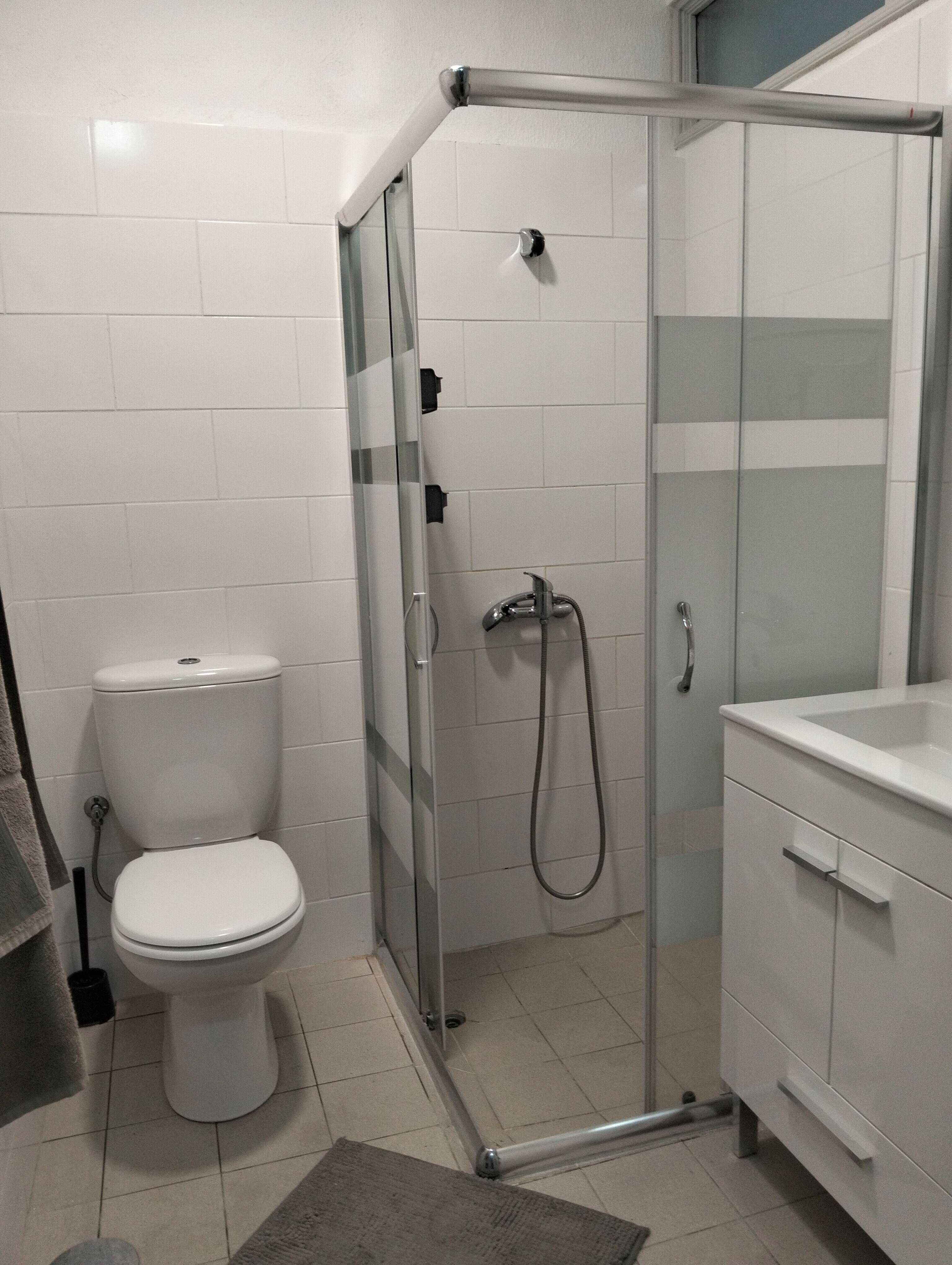 Quarto para arredamento.