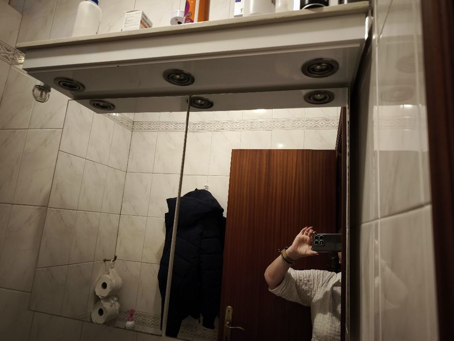 Venda de armário para casa de banho electrificado.