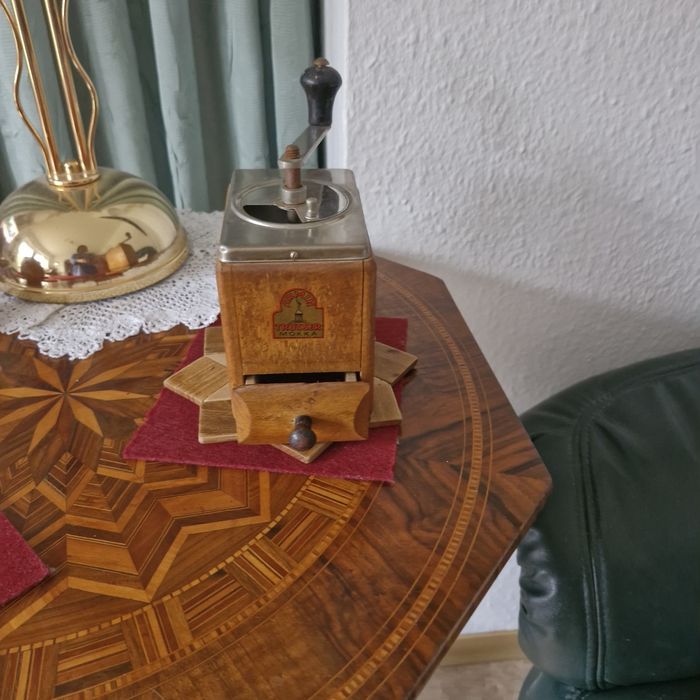 Młynek do kawy antyk