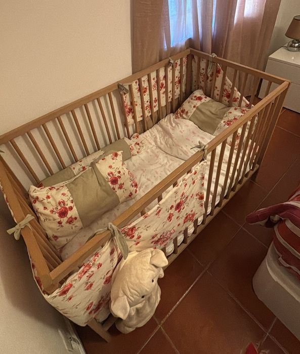 Cama de bebê como nova