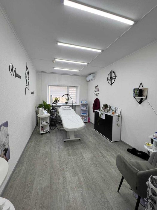 Продаж офісного поверху 315 м² — готовий бізнес у центрі Дніпра