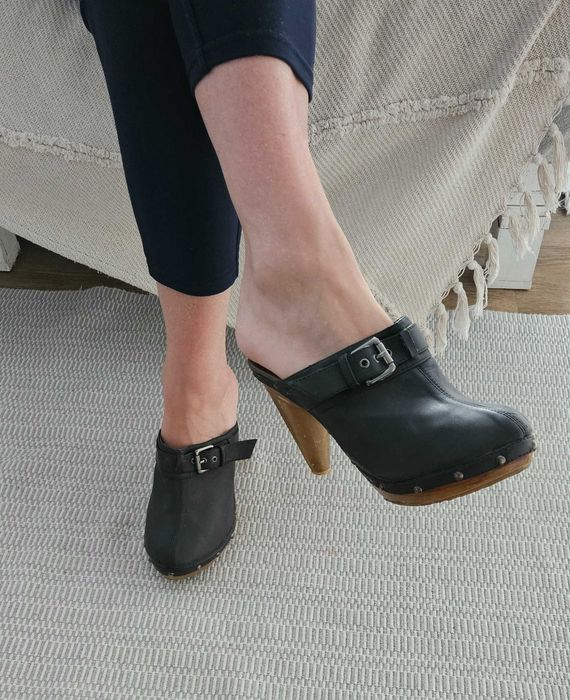 Buty klapki na obcasie jak drewniaki
