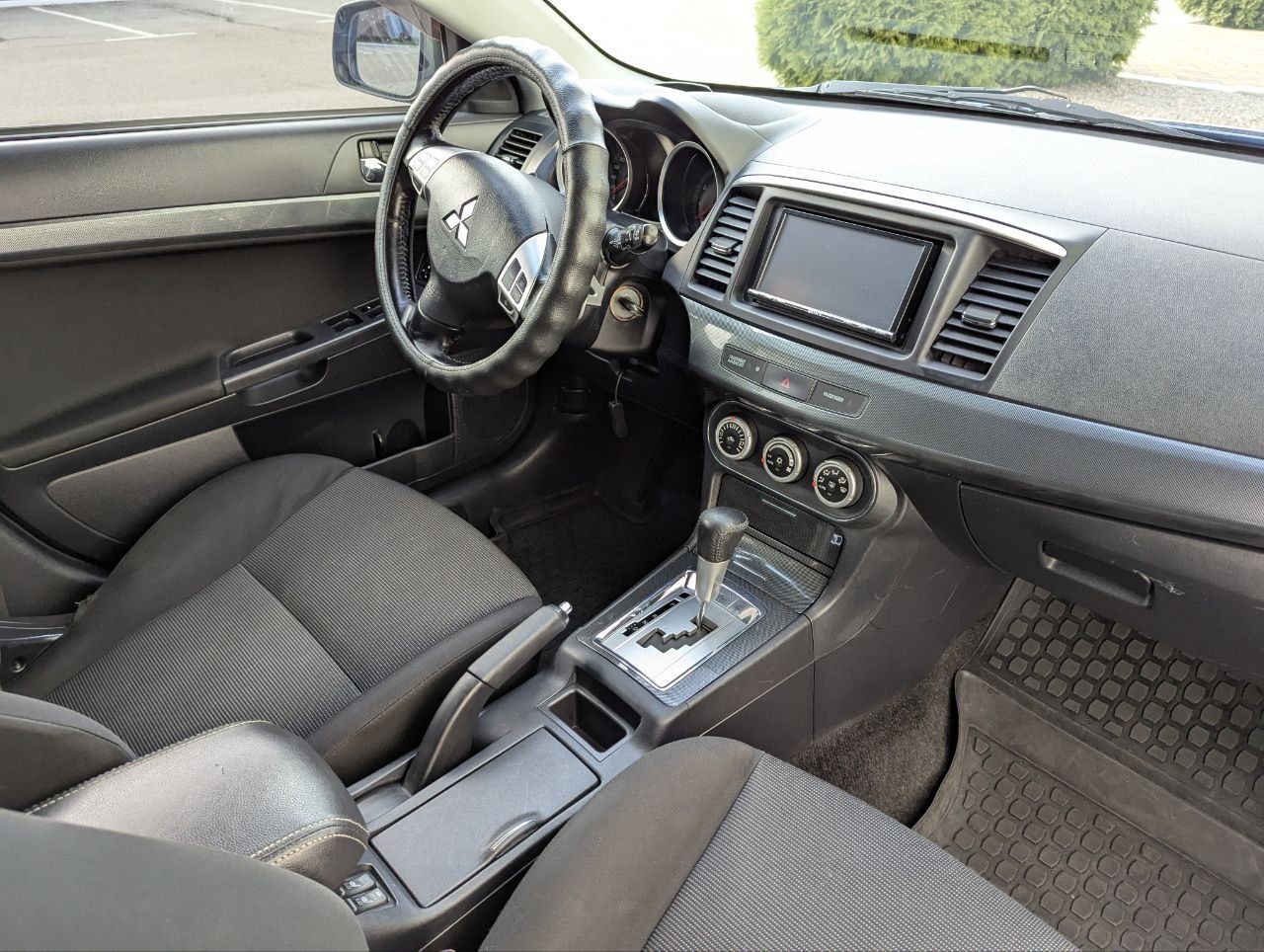 Mitsubishi lancer хетчбек 1.8 АКП газ.