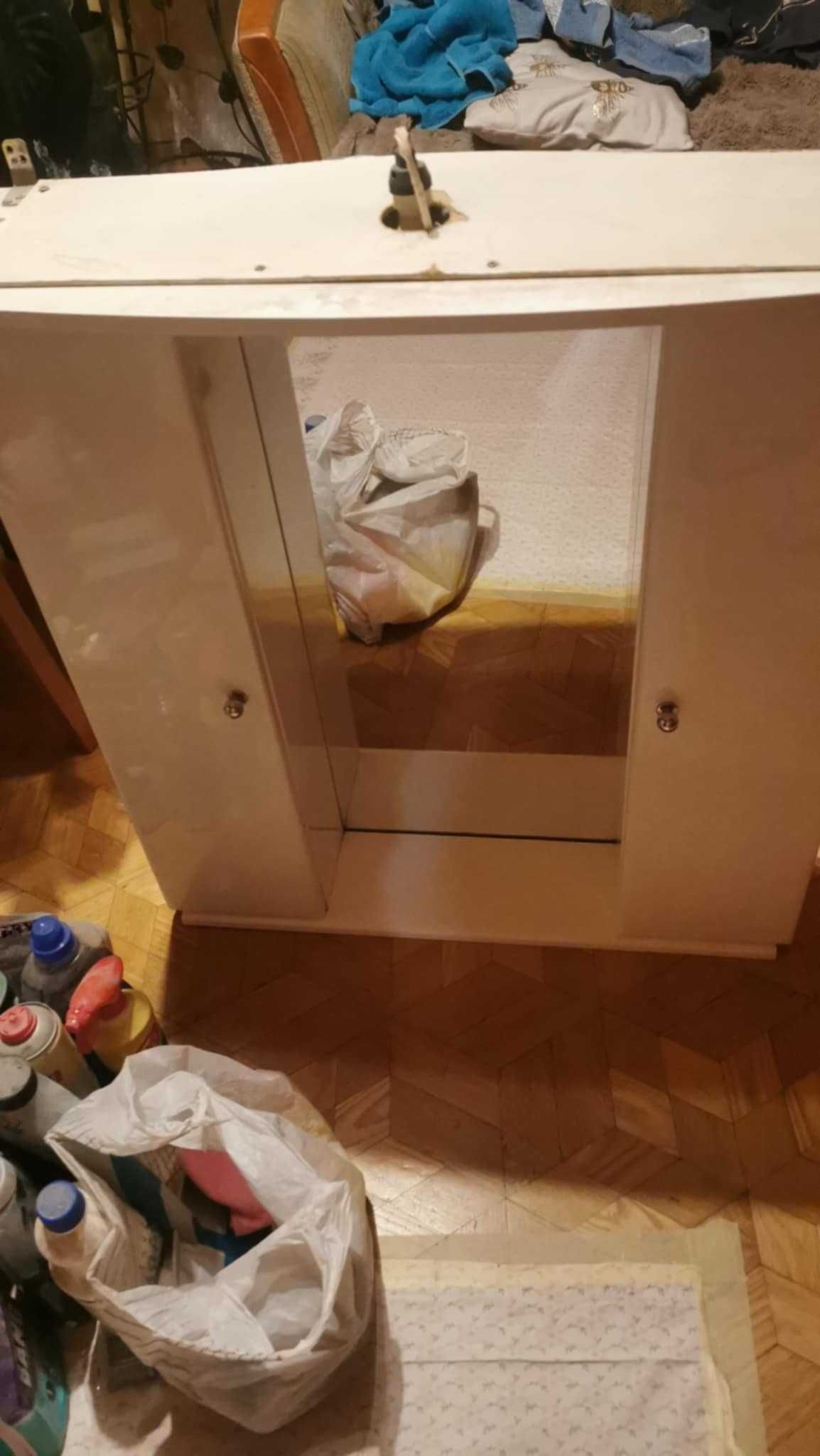 Biały zestaw szafek do łazienki