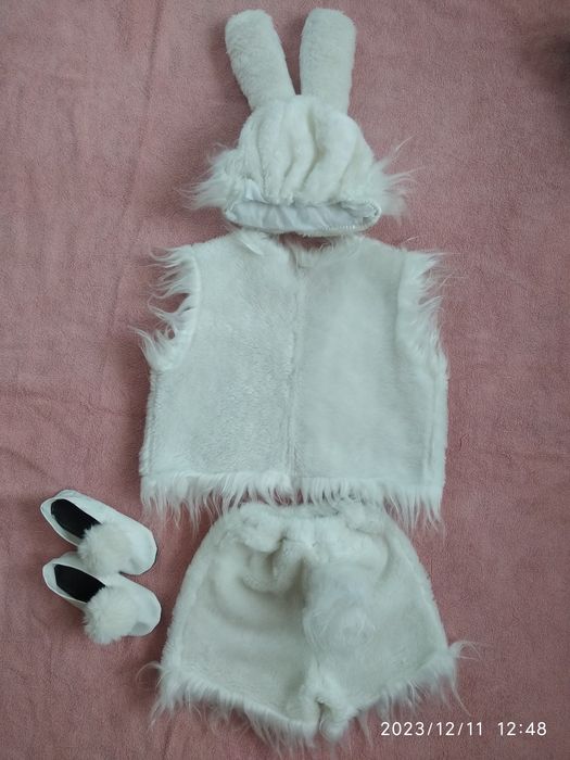 Прокат новорічних костюмів зайчик, сніговик