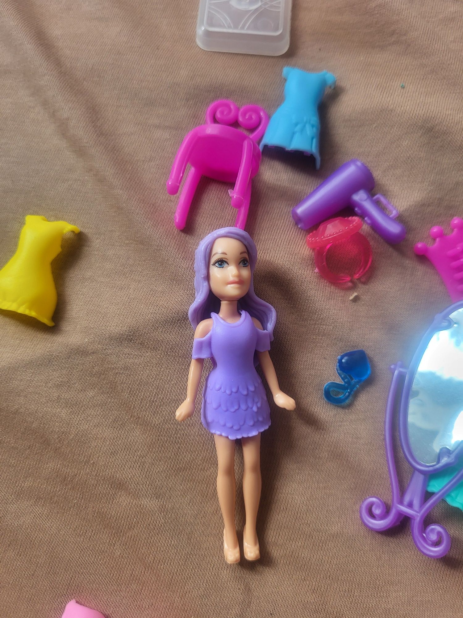 Barbie mała do przebierania plastikowa cena 9zlotych