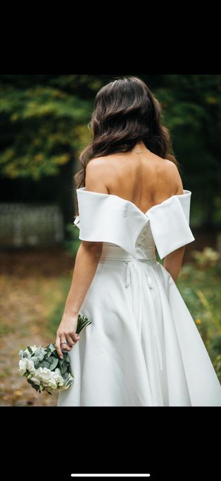 Сукня весільна міді